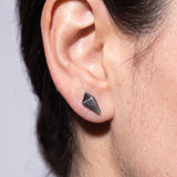 GEOMMETRY BLACK silver עגילים צמודים מכסף