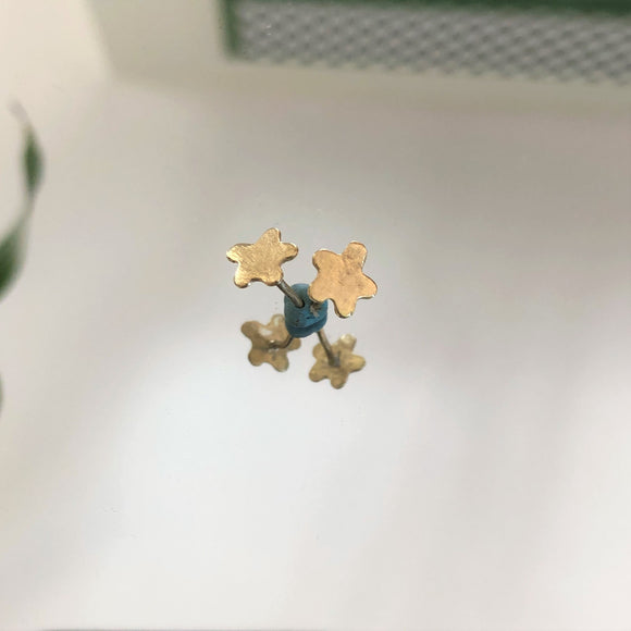 זוג עגילי זהב צמודים - כוכב אמורפי