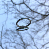 טבעת כסף משובצת זירקונים כחולים