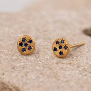 זוג עגילי זהב צמודים - כפתורים משובצים