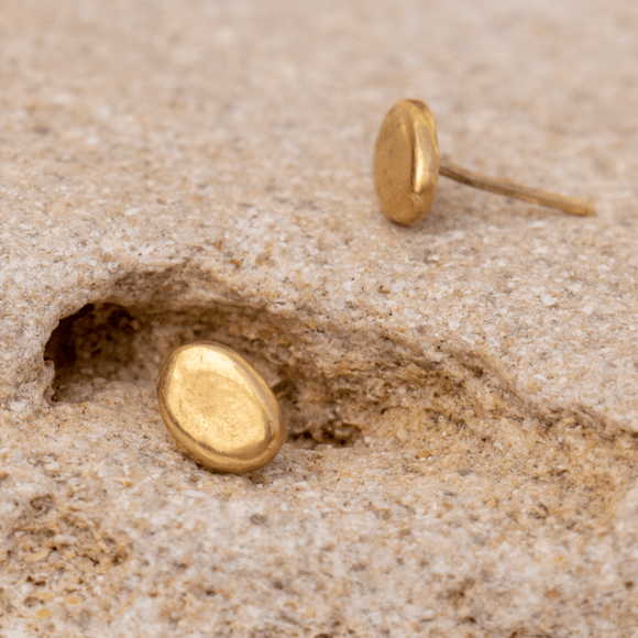 זוג עגילי זהב צמודים - טיפת זהב