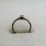 טבעת כסף עם אבן פרידוט ירוקה