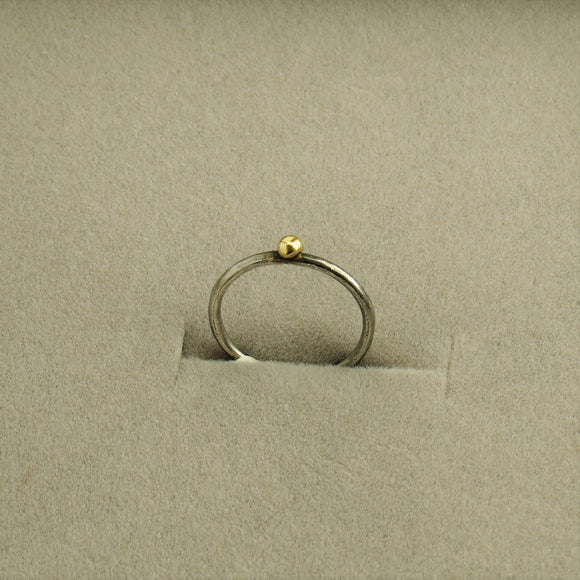טבעת כסף  וכדור זהב