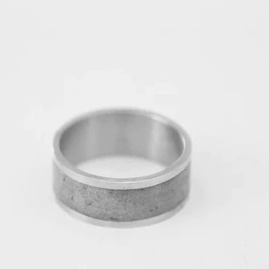 טבעת נישואין מכסף ובטון